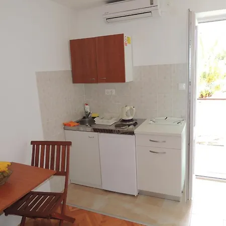 Seaside Apartment Makarska